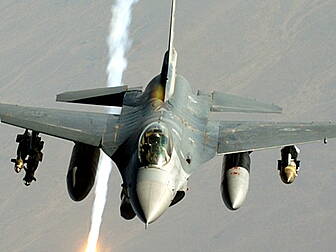 Iraq calls in US air strikes